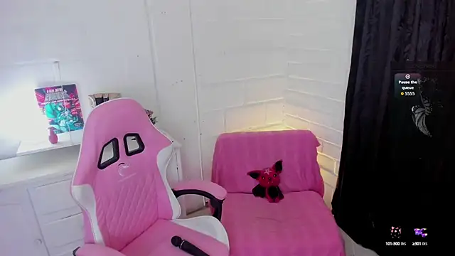 Snapshot of Nyx_Blackmoon chatting on 10.15.25 Nyx Blackmoon online show from 10.15.25