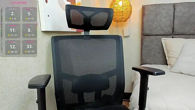 Snapshot of elizabeth_20 chatting on 10.11.25 elizabeth 20 online show from 10.11.25