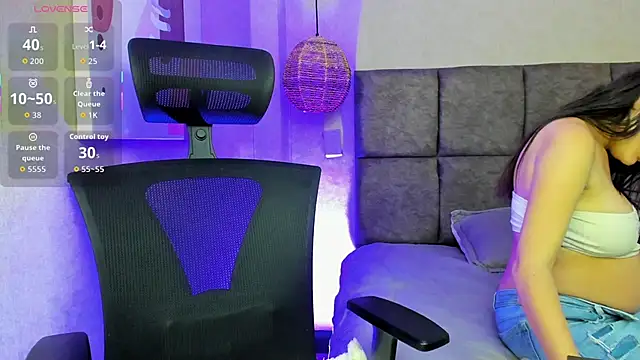 Snapshot of elizabeth_20 chatting on 10.13.25 elizabeth 20 online show from 10.13.25