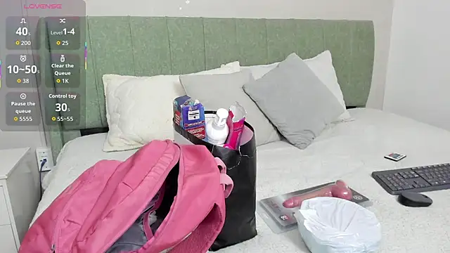 Snapshot of elizabeth_20 chatting on 11.01.25 elizabeth 20 online show from 11.01.25