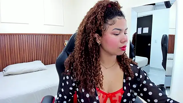 Snapshot of MELINAMARTINS chatting on 02.24.25 MELINAMARTINS online show from 02.24.25