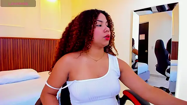 Snapshot of MELINAMARTINS chatting on 03.10.25 MELINAMARTINS online show from 03.10.25