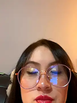 ValentinaOrtiz3 online show from 10.15.25