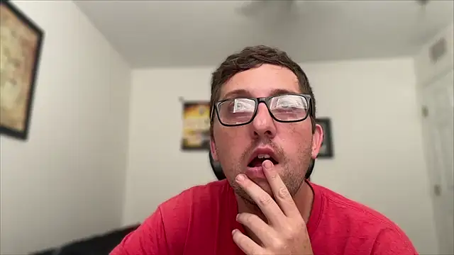 Snapshot of Milflover96 chatting on 10.12.25 Milflover96 online show from 10.12.25