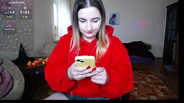 Snapshot of YourSwetiwGirl chatting on 10.18.25 YourSwetiwGirl online show from 10.18.25