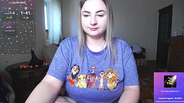 Snapshot of YourSwetiwGirl chatting on 10.31.25 YourSwetiwGirl online show from 10.31.25