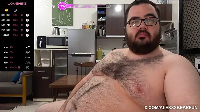 Snapshot of alexxxbear chatting on 10.04.25 alexxxbear online show from 10.04.25