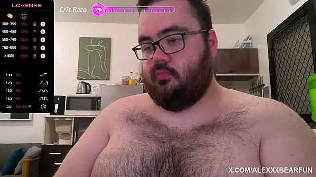 Snapshot of alexxxbear chatting on 10.05.25 alexxxbear online show from 10.05.25