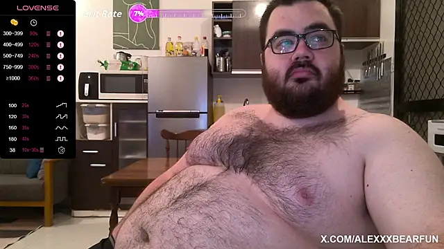 Snapshot of alexxxbear chatting on 10.09.25 alexxxbear online show from 10.09.25