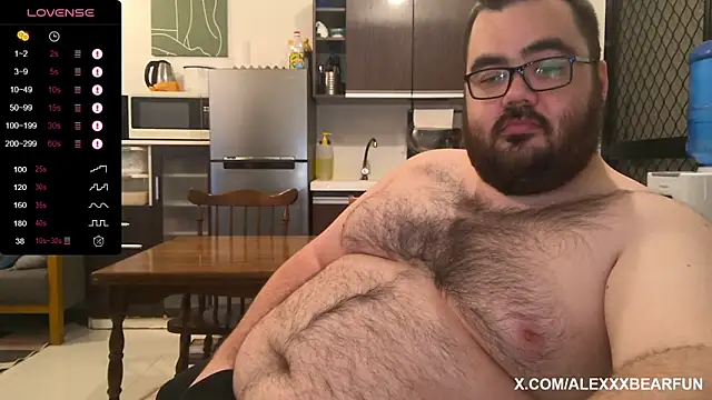 Snapshot of alexxxbear chatting on 11.12.25 alexxxbear online show from 11.12.25