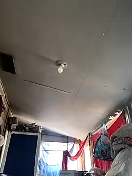 Snapshot of birdg chatting on 09.14.25 birdg online show from 09.14.25