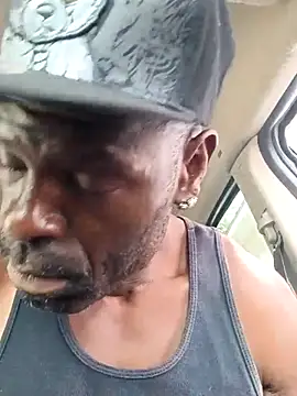 Snapshot of birdg chatting on 09.21.25 birdg online show from 09.21.25