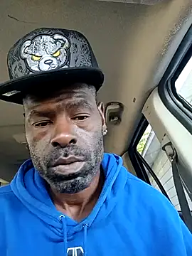 Snapshot of birdg chatting on 09.22.25 birdg online show from 09.22.25