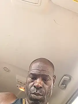 Snapshot of birdg chatting on 10.01.25 birdg online show from 10.01.25