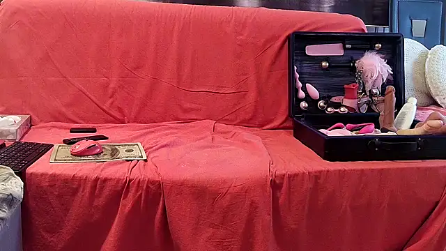 Chanel Noire online show from 12.01.25