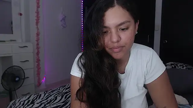 Snapshot of Anitta_bell chatting on 02.10.25 Anitta bell online show from 02.10.25