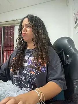 Snapshot of Anitta_bell chatting on 02.13.25 Anitta bell online show from 02.13.25