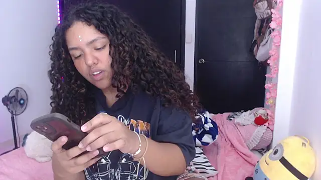 Snapshot of Anitta_bell chatting on 02.14.25 Anitta bell online show from 02.14.25