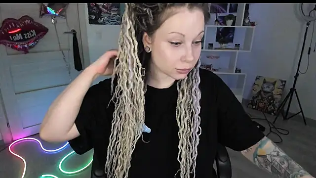 HoneySallyMoore online show from 03.12.26