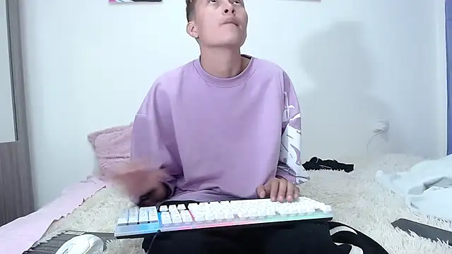 Snapshot of duo_peludoo chatting on 10.31.25 duo peludoo online show from 10.31.25