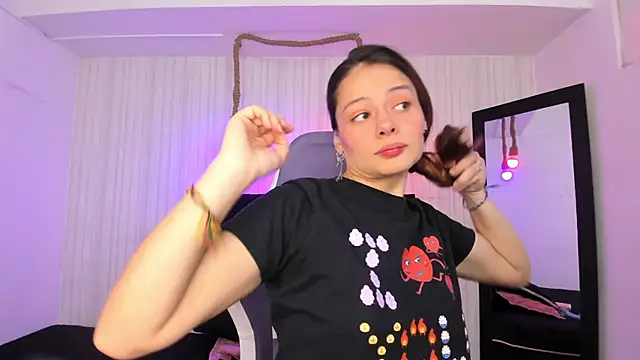 Snapshot of nicky_angel1 chatting on 10.07.25 nicky angel1 online show from 10.07.25