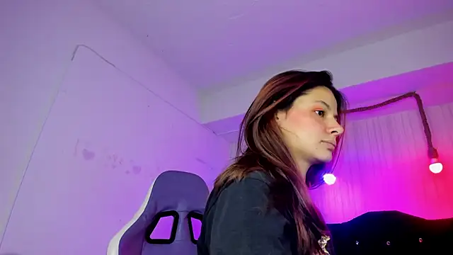 Snapshot of nicky_angel1 chatting on 10.11.25 nicky angel1 online show from 10.11.25