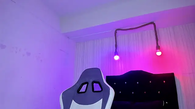 Snapshot of nicky_angel1 chatting on 10.21.25 nicky angel1 online show from 10.21.25