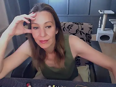 Snapshot of hannaha chatting on 05.18.26 hannaha online show from 05.18.26