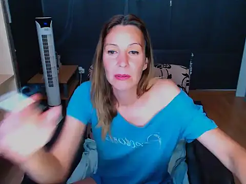 Snapshot of hannaha chatting on 06.07.26 hannaha online show from 06.07.26