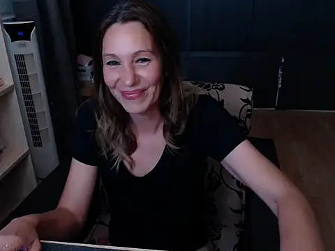 Snapshot of hannaha chatting on 06.13.26 hannaha online show from 06.13.26
