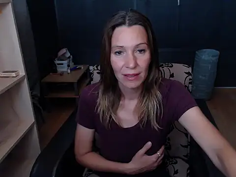 Snapshot of hannaha chatting on 06.18.26 hannaha online show from 06.18.26