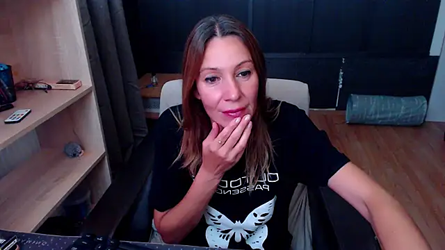 Snapshot of hannaha chatting on 08.08.26 hannaha online show from 08.08.26