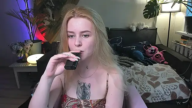 Snapshot of Alexa_Pirs chatting on 05.13.26 Alexa Pirs online show from 05.13.26