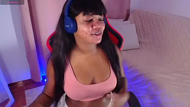 Snapshot of Daphnewalker__ chatting on 07.19.26 Daphnewalker online show from 07.19.26