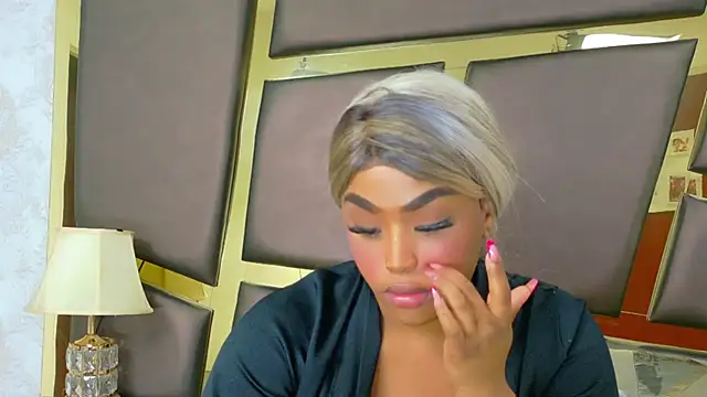 TianahGlow online show from 11.30.25