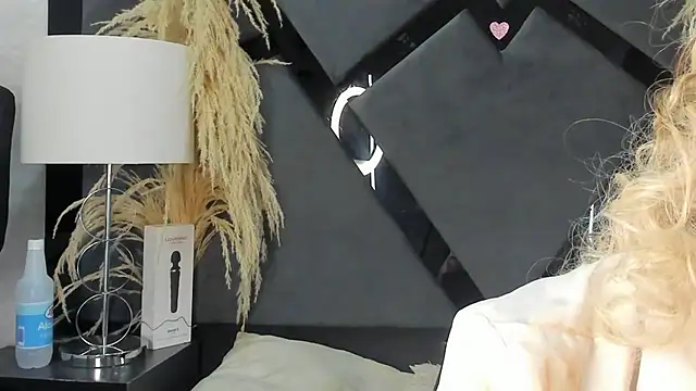 TianahGlow online show from 02.15.26