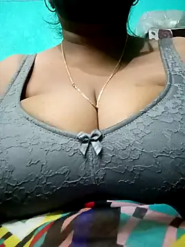 Snapshot of SX-JUHI chatting on 02.26.25 SX-JUHI online show from 02.26.25