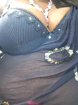 Snapshot of SX-JUHI chatting on 09.21.25 SX-JUHI online show from 09.21.25