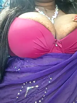 Snapshot of SX-JUHI chatting on 10.30.25 SX-JUHI online show from 10.30.25