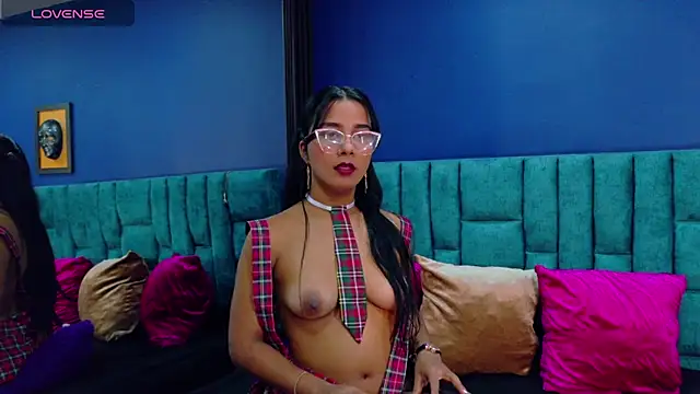 Snapshot of MariamLaraa chatting on 02.28.25 MariamLaraa online show from 02.28.25