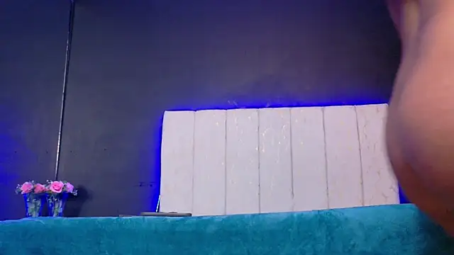 MariamLaraa online show from 10.15.25