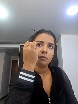 MariamLaraa online show from 10.26.25