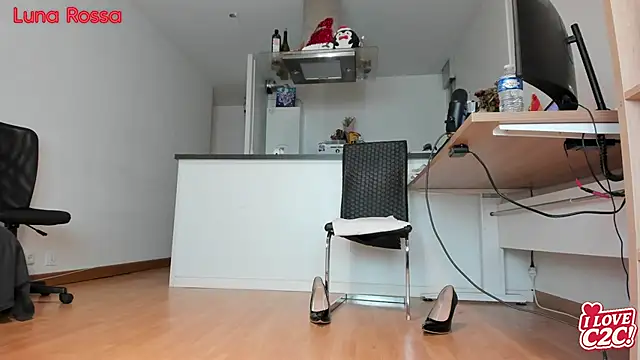 Snapshot of LunaRossaCam chatting on 02.12.26 LunaRossaCam online show from 02.12.26