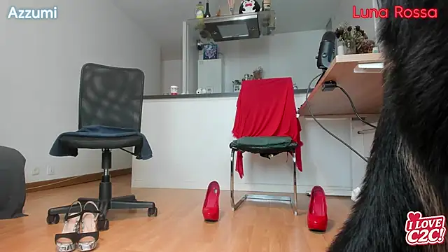 Snapshot of LunaRossaCam chatting on 05.19.26 LunaRossaCam online show from 05.19.26