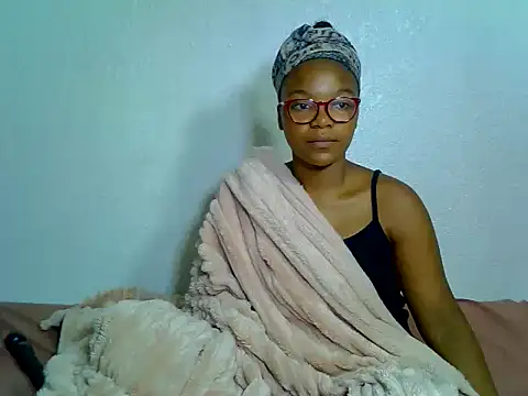 Snapshot of Kylie6lack chatting on 02.13.25 Kylie6lack online show from 02.13.25