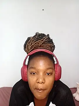 Snapshot of Kylie6lack chatting on 09.28.25 Kylie6lack online show from 09.28.25