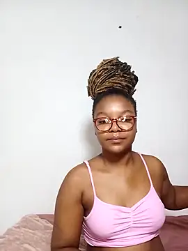 Snapshot of Kylie6lack chatting on 10.13.25 Kylie6lack online show from 10.13.25