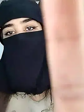 Snapshot of Maraamm chatting on 10.26.25 Maraamm online show from 10.26.25