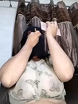 Snapshot of Maraamm chatting on 10.27.25 Maraamm online show from 10.27.25