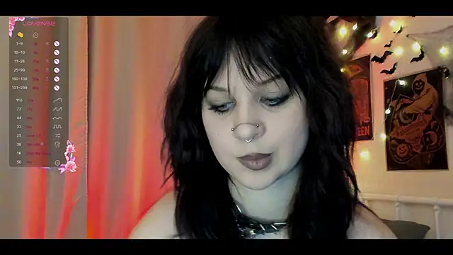 Snapshot of marynixoxo chatting on 10.30.25 marynixoxo online show from 10.30.25